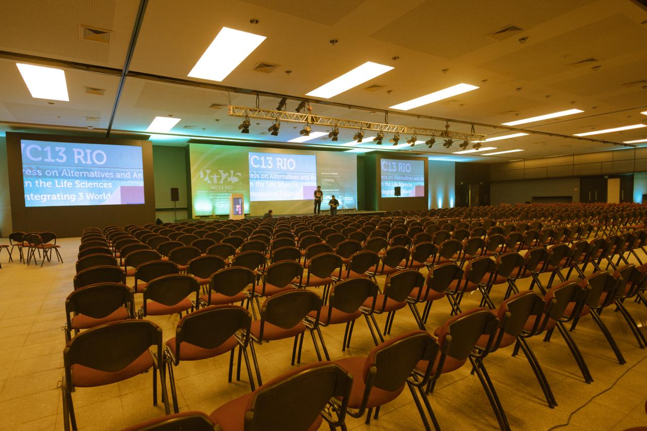 Criamos e produzimos ambientes temáticos e estruturas personalizadas, tornando cada evento único e imersivo.