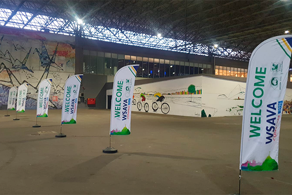 Desenvolvemos sinalizações institucionais, promocionais e informativas para eventos, feiras e espaços comerciais.